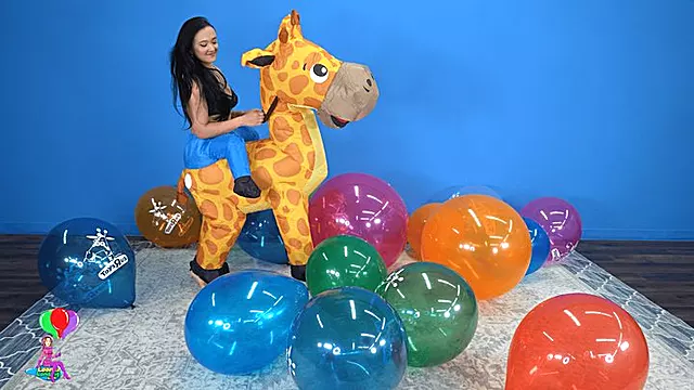 Roxy Pops Toys R Us Balloons While Riding 'Geoffrey' 4K (3840x2160)