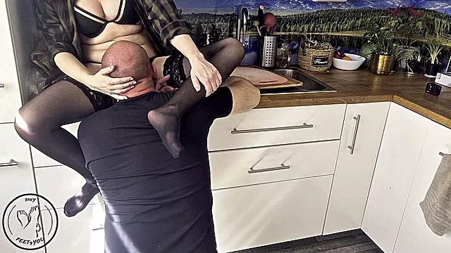 Zwart Vingert, Creampie Zwanger, Klaarkomen In Kut, Missionaris Creampie, Orgasme Kousen, Kut Vingeren En Likken