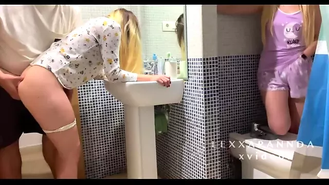 18Ans Amateur, Ado Amateur, Branlette Espagnole Amatrice, Babe Seins, Ados Boyfriends, Fait Maison Orgasm