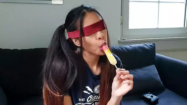Blowjob Asia, Fetish Asia, Tutup Mata, Si Rambut Coklat Muda, Si Rambut Coklat Oral, Legging Asian