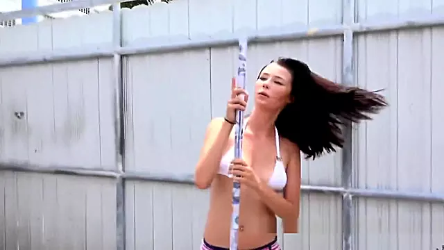 Brünette Outdoor, Kleine Titten Brunette, Brünette Teen, Neben, Kleine Titten, Outdoor Ffentlich