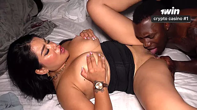 Große Brüste Amateur, Grosser Naturbusen Draussen, Stepmom Wide Hips, Schwarze Milf, Schwarze Tiefe Kehlen