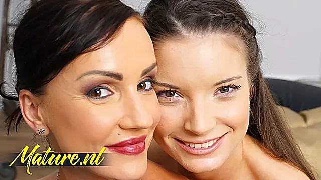 Lesbijki Liża Sobie Dupy, Duza Dupa, Lizanie Cipki, Lizanie Swojej Cipki, Lizanie Milff, Rosyjskie Mamuśki