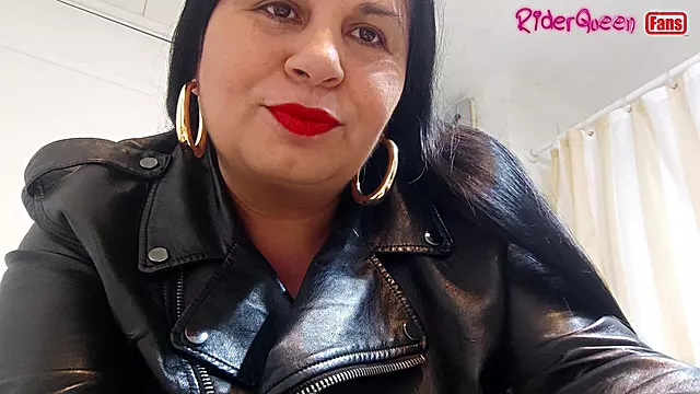 اماتور های زن های گم سن بالغ چاق, لاتین اماتور, خود ارضایی آماتور, مادر ناتنی اماتور, میانسال نمای نزدیک