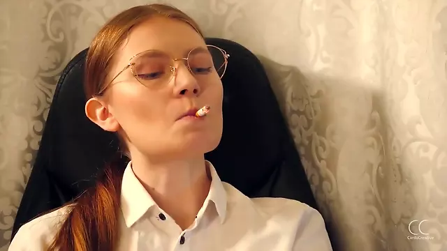Amatőr Barna, Amatőr Láb, Barna Haj Harisnya, Tetovált Barna Hajú, Nő Kinzás, Teen Fetis, Fiatal Lábfétis
