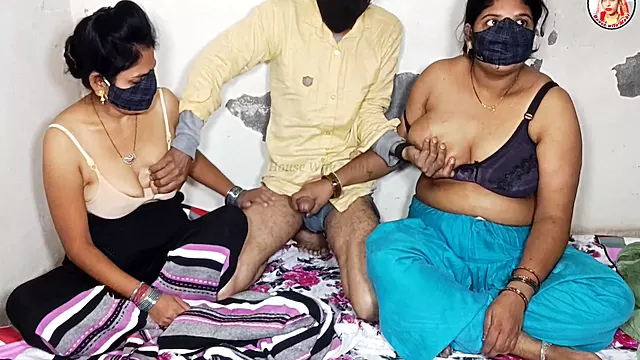Asian Milf In Desi Foursome Do Desi Indian Bhabhi Ki Chudai