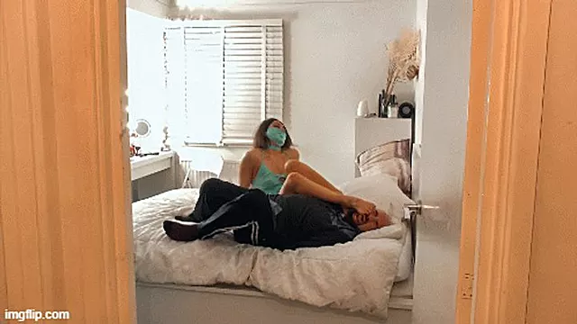 Surgeon Elektra's Sensual and Smelly Feet