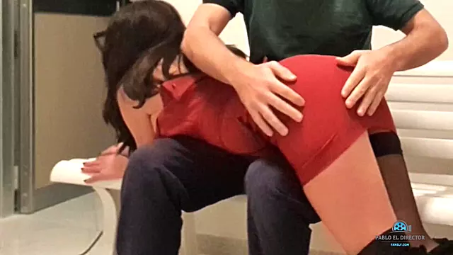 Amatur Anal, Jari Di Masuk Ke Dalam Burit