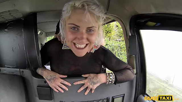 Fesse Amateur, Anal Profond, Doigt Anal, Anal En Extérieur, Car Blowjob, Doigté Pipe, Cul, Branlette Doigts Dans Le Cul