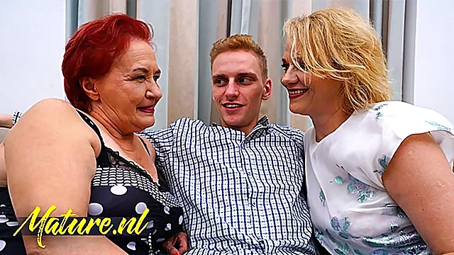 Zrele Bakice Anal, Velike Guzice Bakice, Kurčina I Baka, Kuguar Anal, Od Pozadi, Facial Bakice