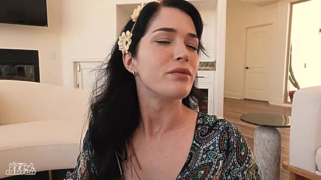 Massage at couple's retreat gets HOT and WET. - Sound Bath - Evelyn Claire, Elly Clutch