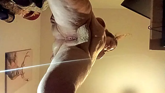 Bbw, from below