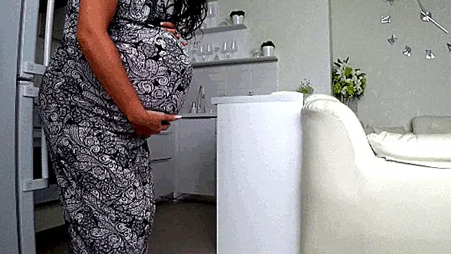 Donne Incinte, Incinta Scorreggia, Donne Che Scorreggiano
