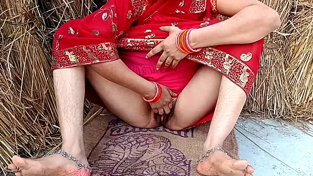 Hot Indian maid Lalitabhabhi gets ravaged outdoors in the village