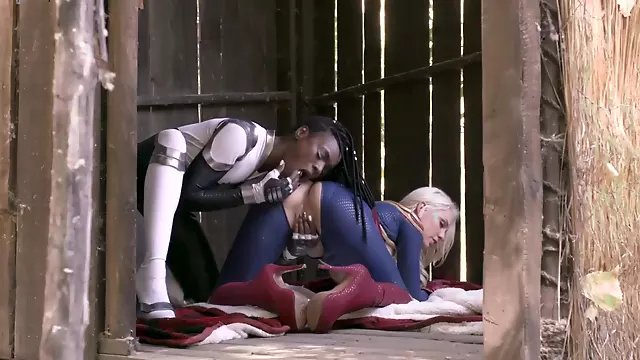 Spuiten Lesbisch, Dikke Tieten Buiten, Black On Blond, Blond Squirt, Eten Lesbian, Ebony Oud