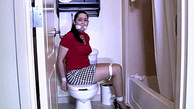 sd2512KYRA-He kept me captive bound and gagged in my hotel room!
