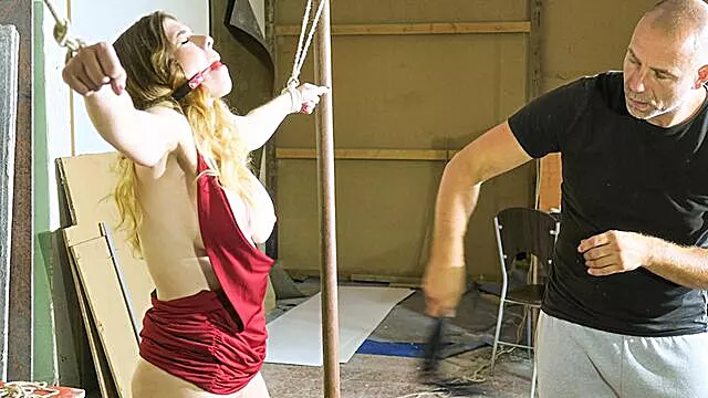 Po Sisama, Sisata Plavusa, Plavuše Sexi Mega, Plavuse Zgodne, Lijepe Velike Sise, Zgodna U Haljini