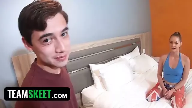Thick girl with a big ass bounces her pink pussy on lucky stud and makes him cum on her big ass