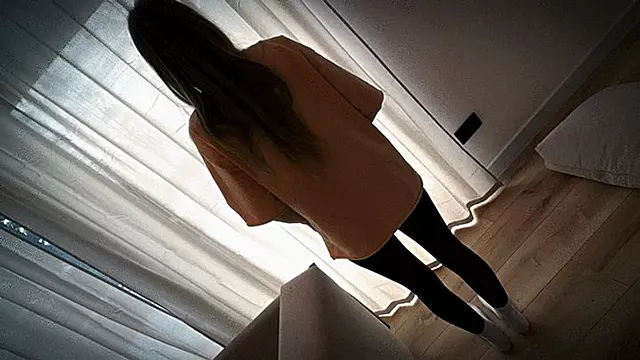 A 19-year-old cutie learned to show anal close-ups
