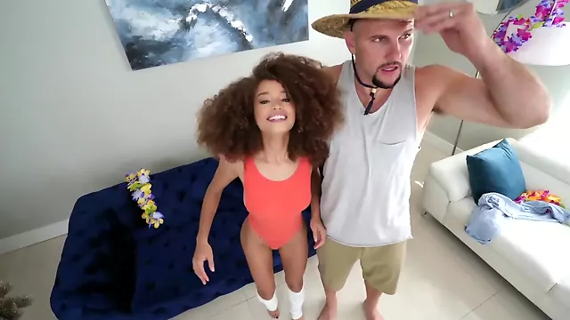 Frumoase Cu Negri, Negru Cu Bătrâna, Parul Inchis La Culoare, Negru Pe Alb, Păr Alb, Negrese