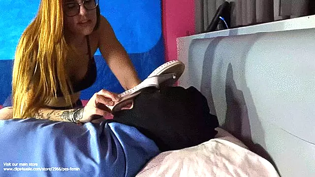 BELLA RUIVA ORDERING MALE SLAVE LICK DIRTY INNER SOLES OF HER SNEAKERS AND WORSHIP HER FEET