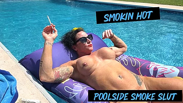 Solo Milf Gros Siens, Gros Seins Piscine, Gros Sien Fume Cigarette, Fumeuse Cigarette, Solo Rétro Big Tits