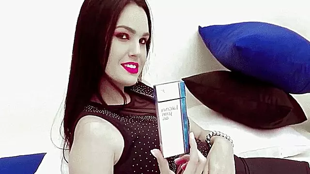 Smoking Close Red Lips 120's Model Paula Video 0071