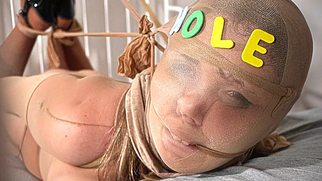 Bondage Kneblet, Svinebundet, Kvinder Bundet, Kneblet Bundet, Nylon Britisk, Danish Woman, Kvinde