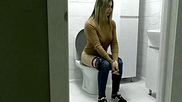 You can hear loud splashes as my lovely bum releases big brown loads MP4 FULL HD 1080p