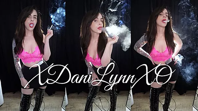 Brunette Belle, Bruna Che Fuma Mentre, Fuma Sigaretta, Feticcio Naso, Fetish Smokinf, Merci Model