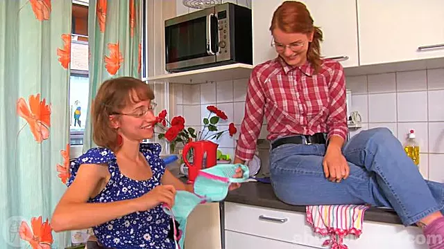 T Hotne Amaterky, Chlupate Krasavice, Krásky, Milki Lesby, Krásné Bradavky, Lesbičky V Brýlích