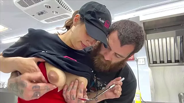 Anale Brunette, Cibo Anal, Anale Milf Pelose, Pompino Con Sborrata, Pompino Pubblico, Brunetta Milf
