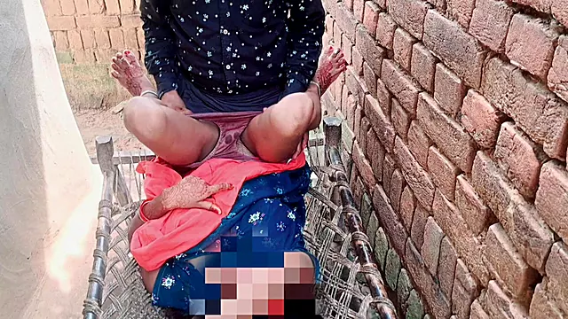 Indian Slut Outdoor in Gets Pussy Fuck by Young Boyfriend