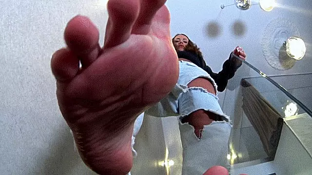 VALENTINA - Under My Big Soles - Giantess Amazon