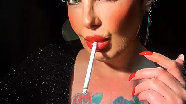 Debele Matorke, Plava Matorka, Milf Plavusa, Plavusa Pusi, Fetish Dominacija, Milf, Pusenje Milf