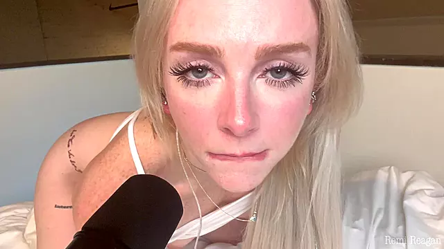 Blond Na Orgasmus, Plnostihle Blondyny, Pocurana Blondyna, Stříkání Do Kundy, Strikani Na Kundu