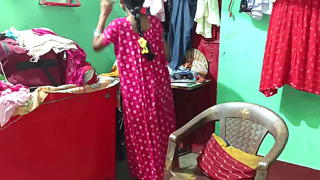Main Jubur Di Hotel, Suri Rumah Curang, Pantat, Rambut Pendek, Puki India, Tetek India, Sex India Tua