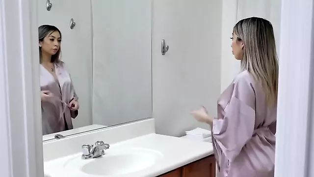 پستون کم سن, خودارضایی کم سن, اسباب بازی پستان, خودارضایی در حمام, پورن سکس بامادرزن, دختر زیبا