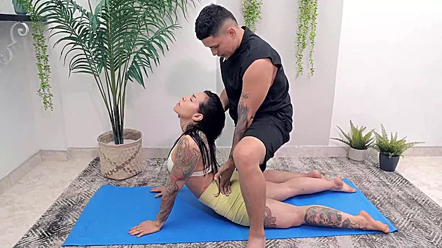 My Personal Trainer Leaves My Pussy Open And My Mouth Full Of Milk - Yulieth Ramirez