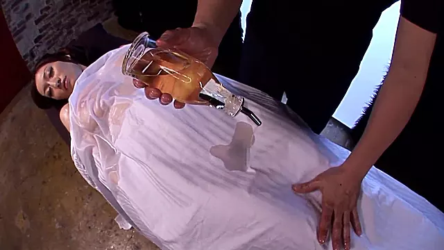 Masseuse Gives Julia A Oily Massage With Some Vibration 3