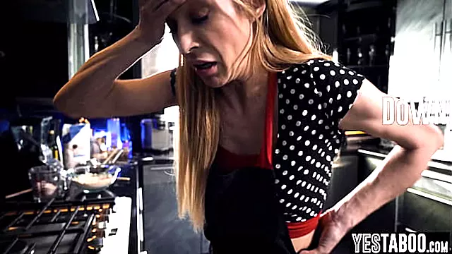 Lesbiene Tinere 18, Pizde Milf, Blonda, Blonda Batrana, Deget In Pizda, Lesbiane Batrane, Matur Cu Tînara
