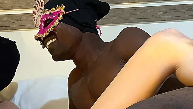 Indisk Stora Bröst, Milf Trekant Stora Bröst, Stora Bröst Fru, Ögonbindel Trekant, Woman Vän