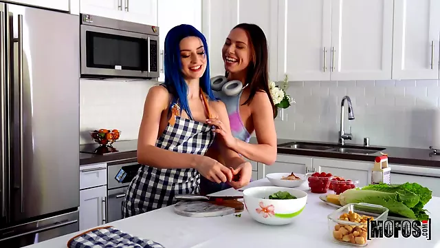 Jewelz Sultry Kitchen 1 - Girls Gone Pink