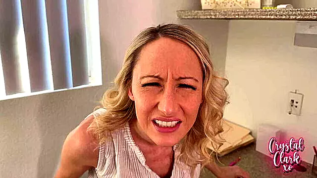 Chlupata Blond Porno, Injekce Do Prsu, Deep Orgasmus, Modre Oci, Mama, Fotky Erotika Mature