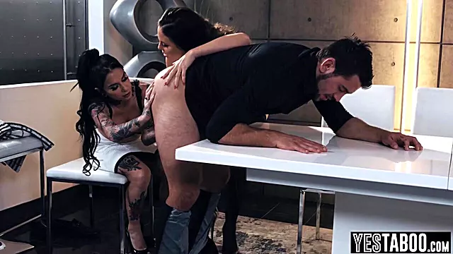 Arap Üçlü, 3 Lü Bdsm, Arab Yarrak, Büyük Meme Sikme, Iri Göğüslü Yağlı Götten, Olgun Kadın Genç Erkek