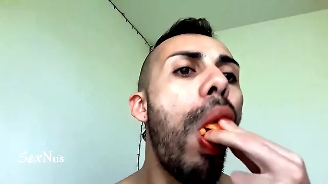Za Křovim, Zarostle Man, Domac Chlupat, Z Blízka Otevřená Ústa, Chlupate