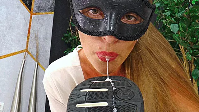 Fetisch, Femdom Erniedrigung, Female Domination, Spuck Femdom, Fetischlady, Demütigen Fetisch