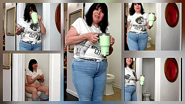 Scopata Brunette In Bagno, Morettina Feticcio, Party Natale, Feticcio Naso, Pipi Nei Jeans