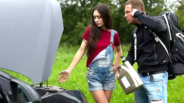 Muie Adanca, Pe La Spate, Picioare Lungi, Facut Cu Mana, Bruneta Tanara, Misionar, Tinere Futute In Cur