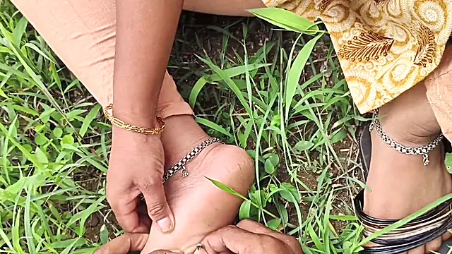Hindi girls fuck, in hindi
